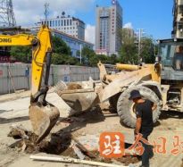 www.日逼吧高温下的坚守｜道路建设者用汗水铺就畅通路